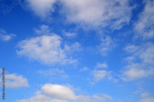 青空と綿のような雲 © FUJIOKA Yasunari