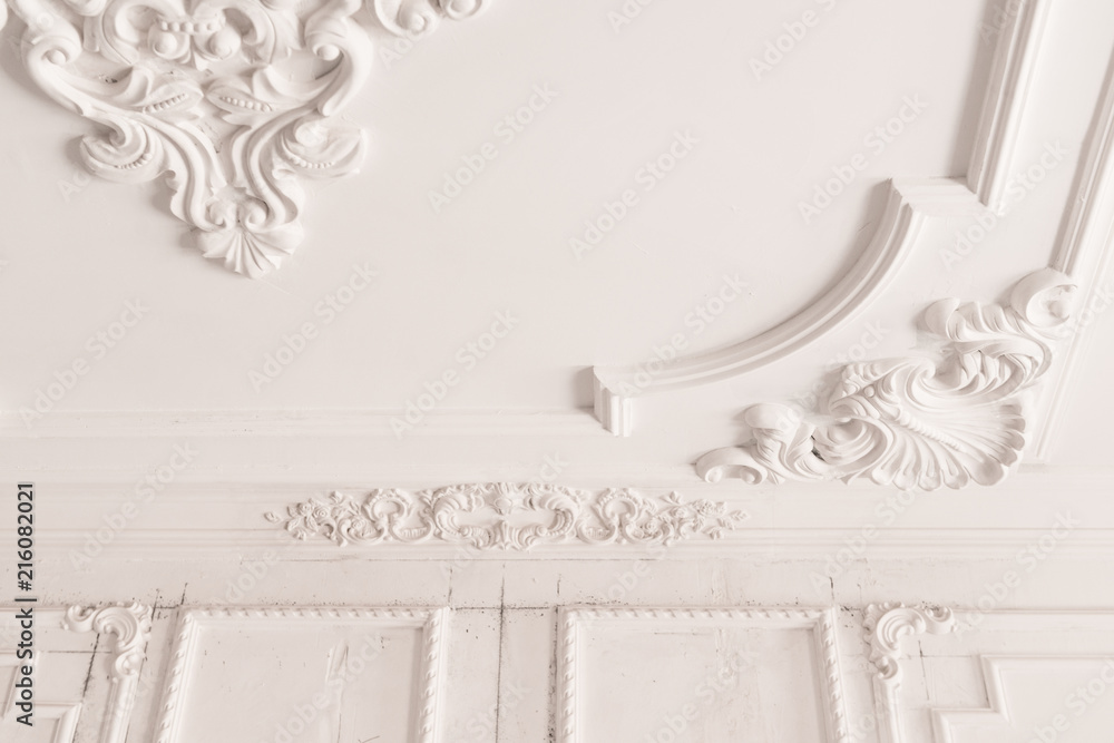 unfinished plaster molding on the ceiling. decorative gypsum finish. plasterboard and painting works - obrazy, fototapety, plakaty 