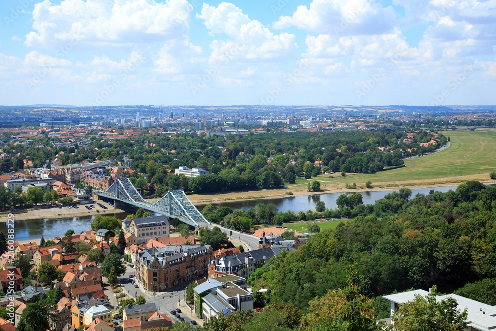 Blick auf die Elbe und das Blaue Wunder, Dresden, Deutschland