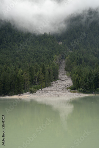 Bergstürze und Geschiebe zum Lago di Dobbiaco, Toblacher See, Südtirol