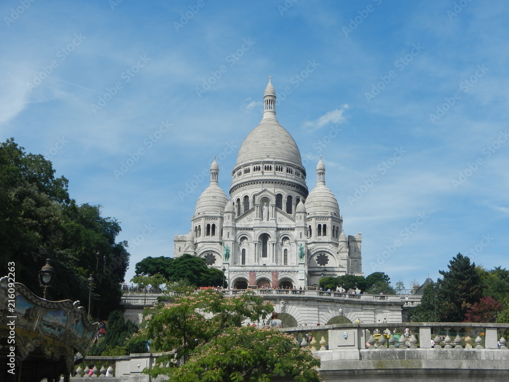 Fototapeta premium Sacero dame church with blue sky background and along with greenery in Paris, France