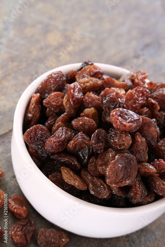 dried raisins in dish