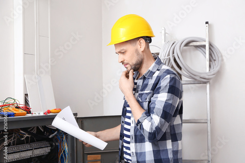 Electrician with circuit di...