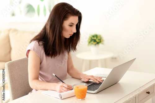 Young female freelancer wor...