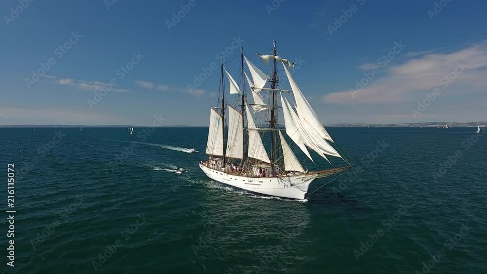 Bateau - vieux bateau - voilier drone