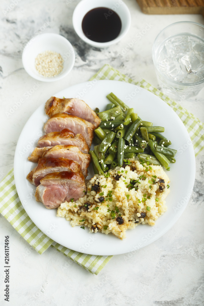 Veal fillet with green beans and couscous 
