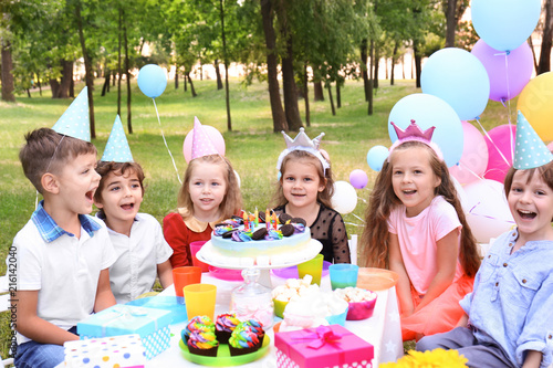 Cute children celebrating b...