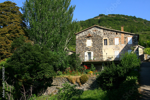 maison en basalte à Aubignas en Ardèche