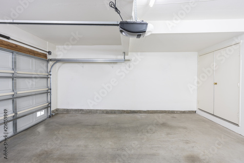 Completely empty two car su...