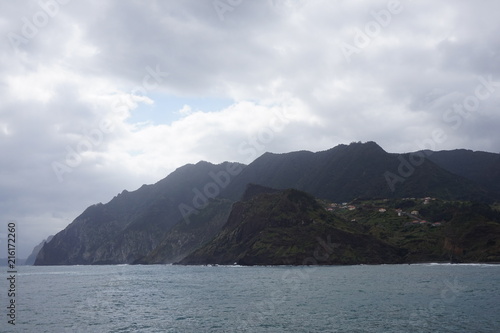 Wallpaper Mural paysage de montagne par temps nuageux Torontodigital.ca