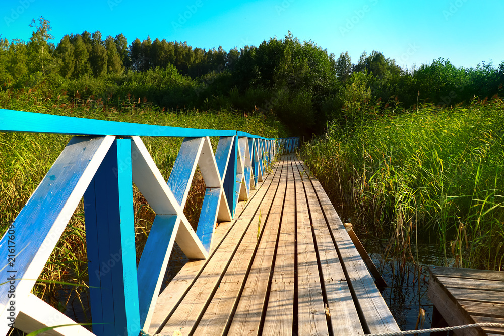 Obraz premium wooden pier on the lake