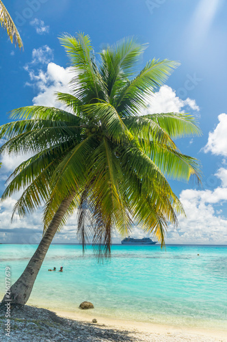 Fototapeta Naklejka Na Ścianę i Meble -  Paradise view of Rangiroa atoll, French Polynesia