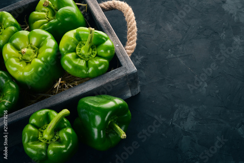 Obraz na płótnie Fresh green pepper in a wooden box