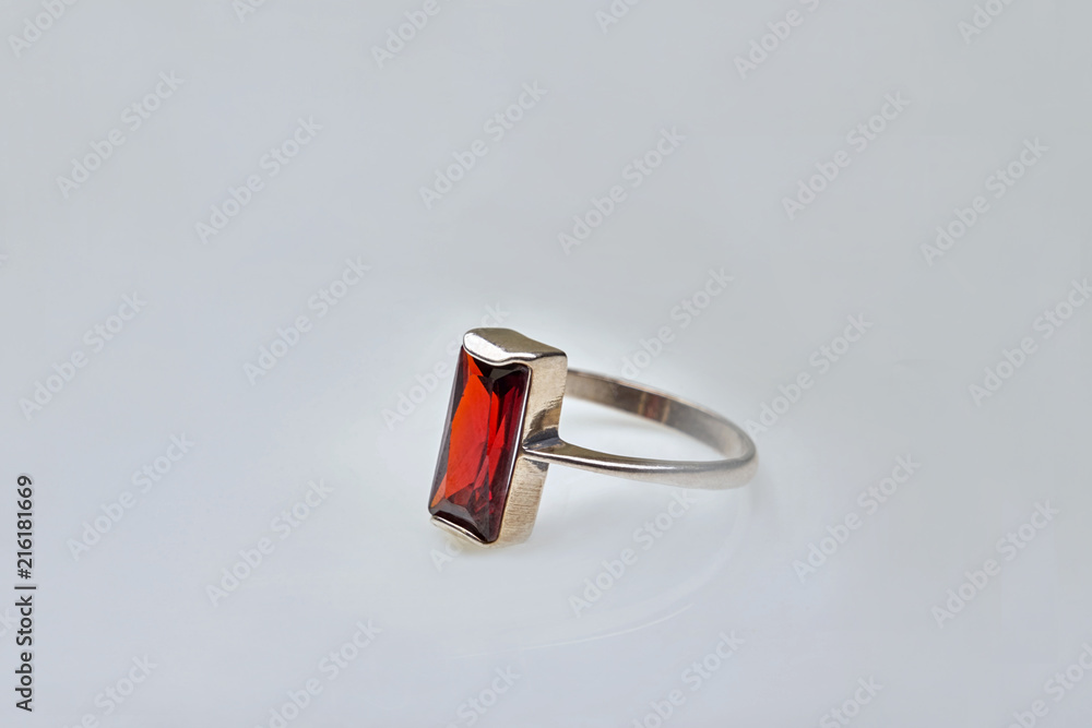 Biżuteria kobieca - srebrny pierścionek z czerwonym kamieniem Stock Photo |  Adobe Stock