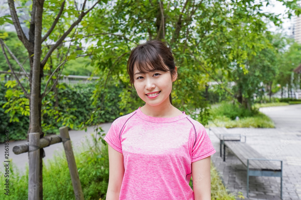 ランニングする女性