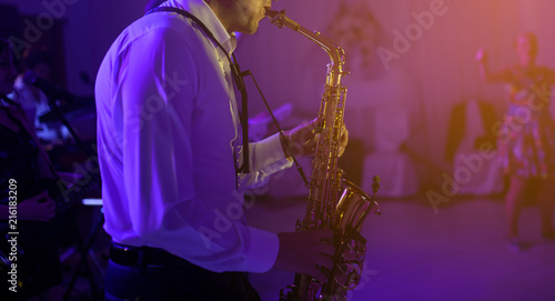 The saxophonist plaing at the party