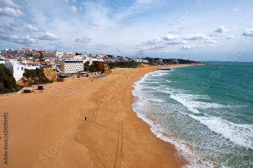 Impressionen vom Strand und Altstadt von Albufeira am Atlantik  Algarve  Barlavento  Westalgarve  Felsalgarve  Distrikt Faro  Portugal  Europa