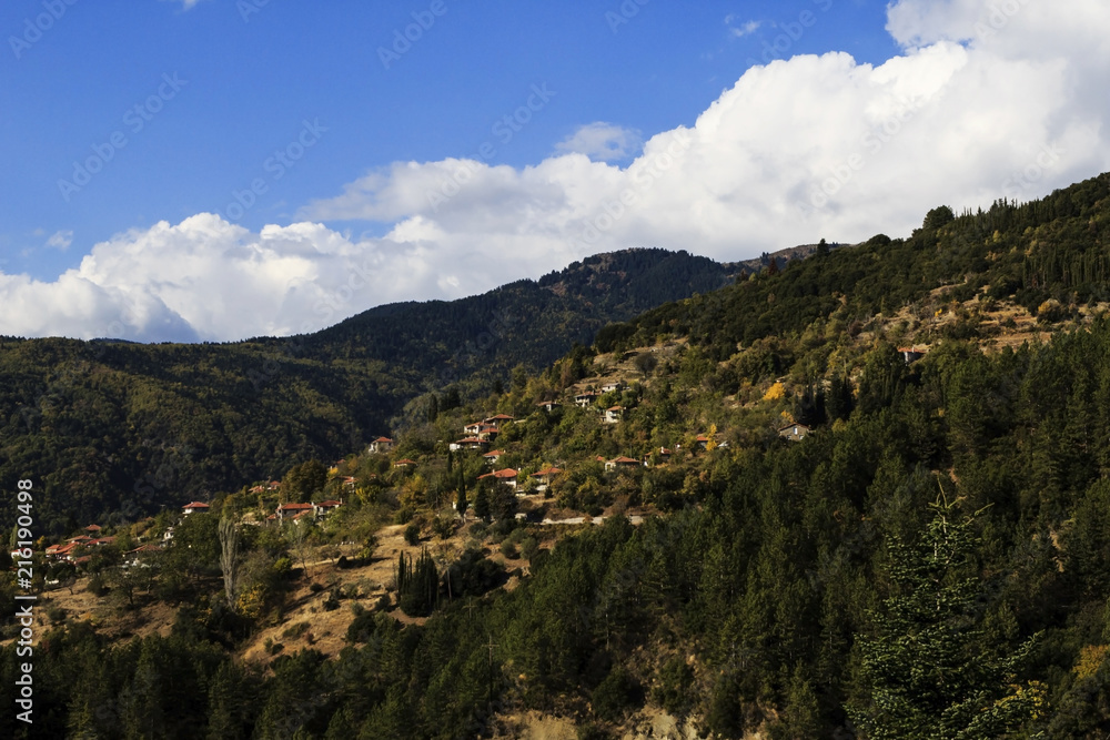 Obraz premium Traditional village purched on Greek mountains