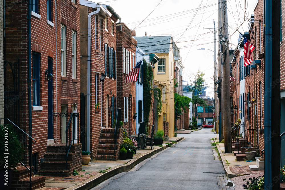 Fototapeta premium Churchill Street in Federal Hill, Baltimore, Maryland