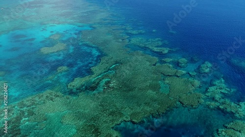 Wallpaper Mural 伊良部島　三角点周辺の海　ドローン撮影　 Torontodigital.ca