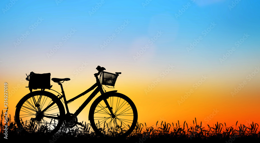 Fototapeta premium silhouette vintage bike on sunrise.