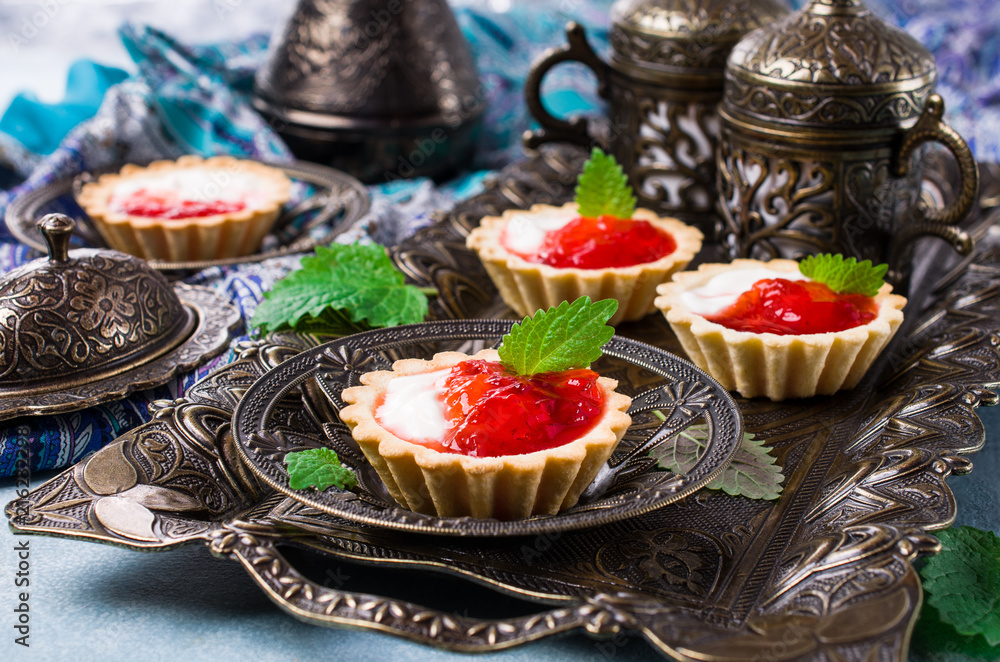 Round tartlets with red jam Round tartlets with red jam