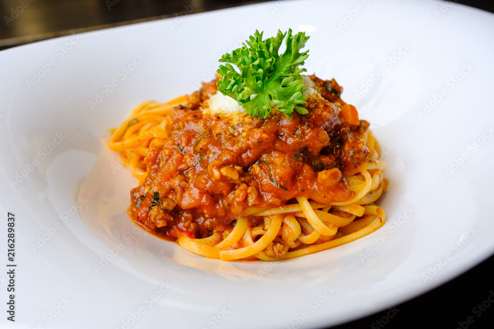 Spaghetti topped with ketchup, minced pork Add fresh tomatoes and sprinkle with parsley. Serve in a white plate. Spaghetti topped with ketchup, minced pork Add fresh tomatoes and sprinkle with parsley. Serve in a white plate.