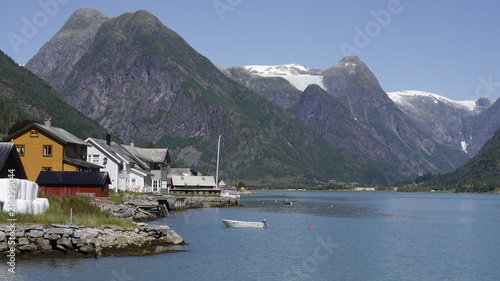 Sommertag in der Gletscherregion Fjaerland, Sogn og Fjordane, Norwegen, Skandinativen © Roadfun