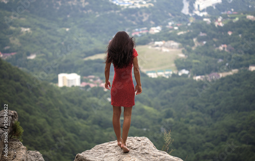 Samolepka the girl from the back on the cliff