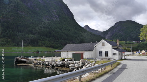 Im Hafen von Ortnevik, Sognefjord, Norwegen © Roadfun