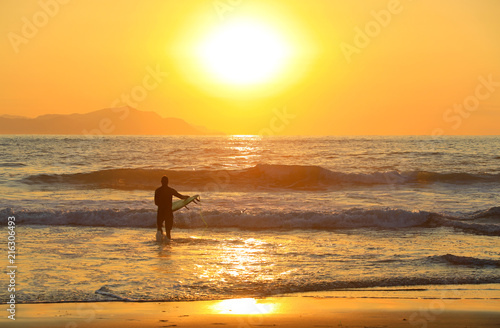 surfista metiendose en el agua atardecer país vasco 4M0A8994-f18 photo