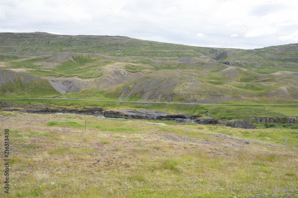 Obraz premium Fluss-Landschaft im Nord-Osten Islands