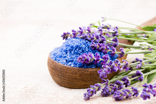 Fototapeta Naklejka Na Ścianę i Meble -  Essential lavender salt with flowers top view.