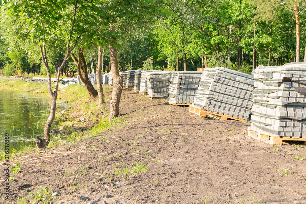 Installation of paving slabs. Works on the arrangement of the park. Installation of paving slabs. Works on the arrangement of the park.