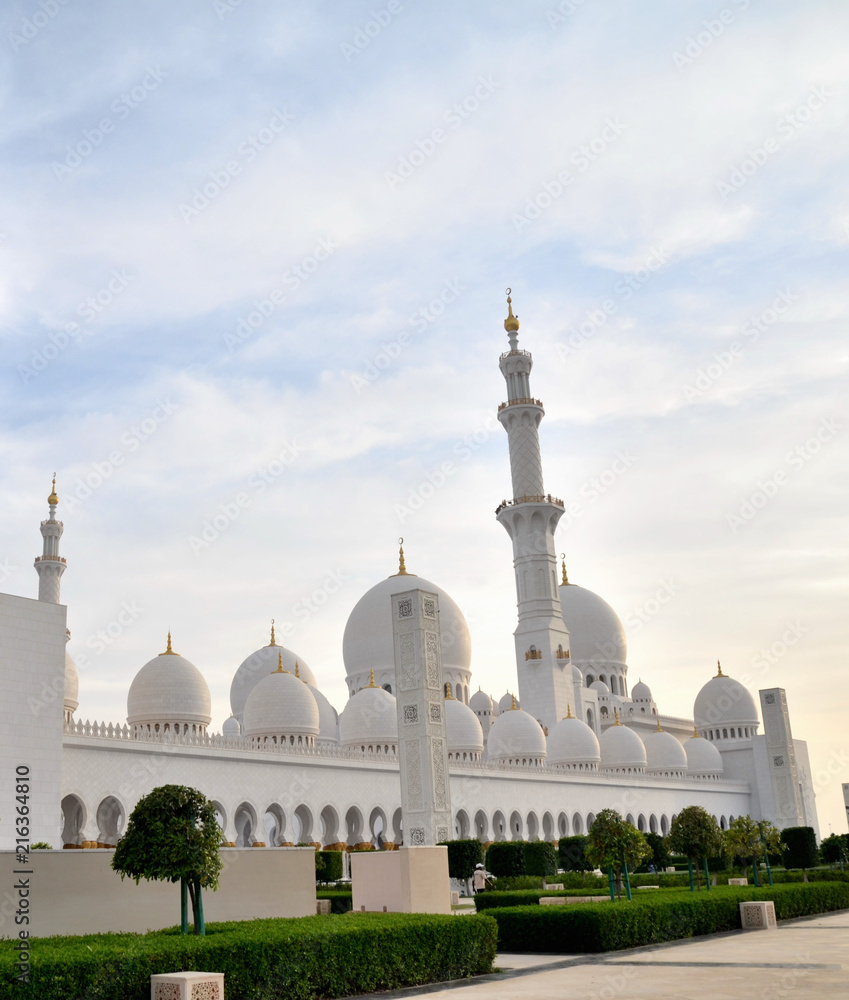 Obraz premium Sheikh Zayed mosque in Abu Dhabi, United Arab Emirates