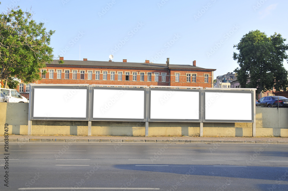 Boş reklam billboardları.