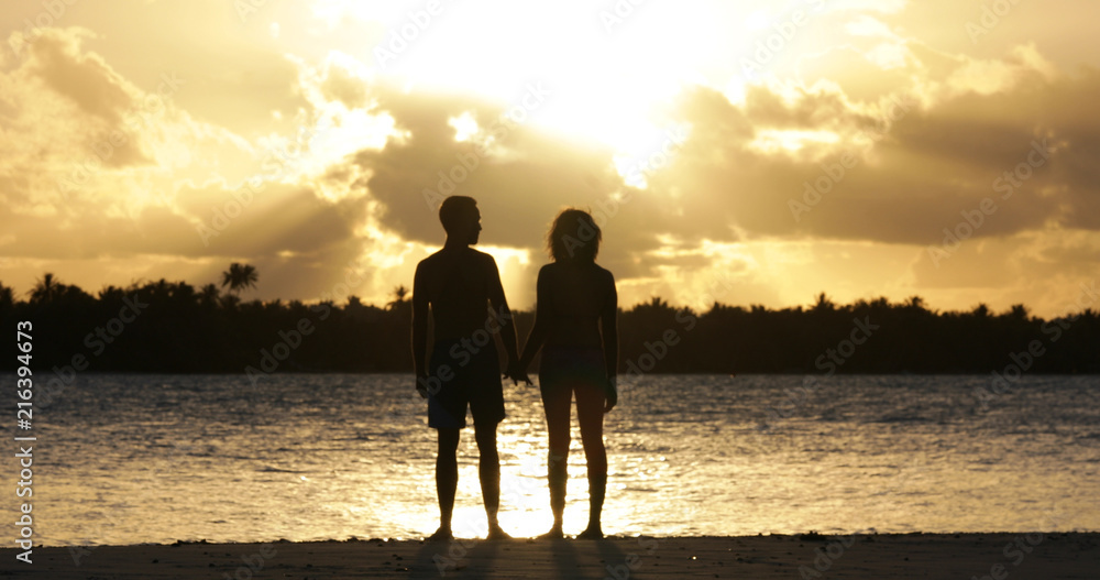 Fototapeta premium a couple on the beach with sunset