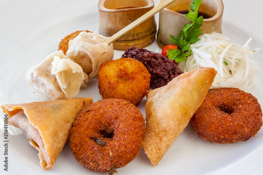 assiette de tapas créoles, île de la Réunion Photos | Adobe Stock