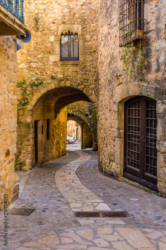 Fototapeta Naklejka Na Ścianę i Meble -  Visiting the beautiful medieval village of Pals (Catalonia, Spain)