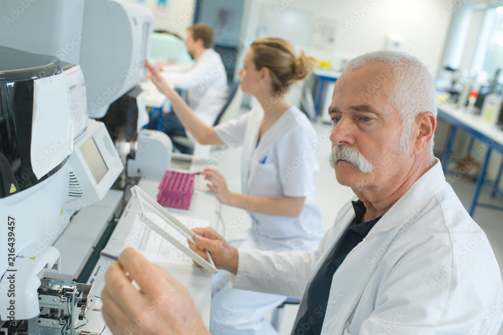 Fototapeta premium senior male laboratory worker using equipment