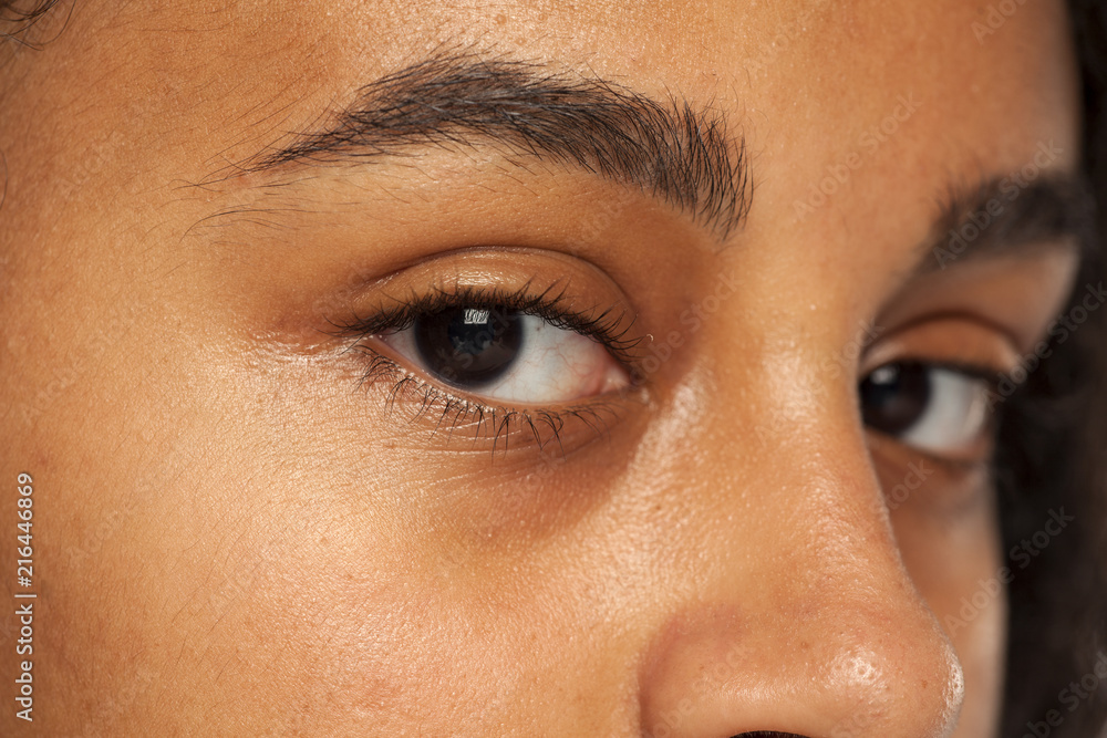Fototapeta premium natural eyebrow and eye without makeup of dark skinned female