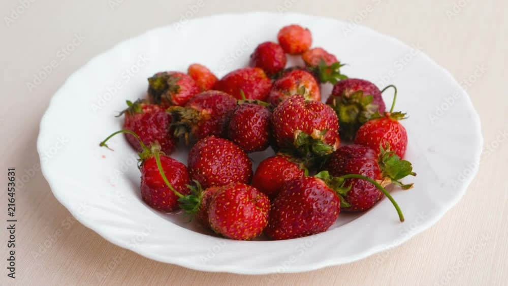 Juicy appetizing tasty strawberry on a white plate. Juicy appetizing tasty strawberry on a white plate.