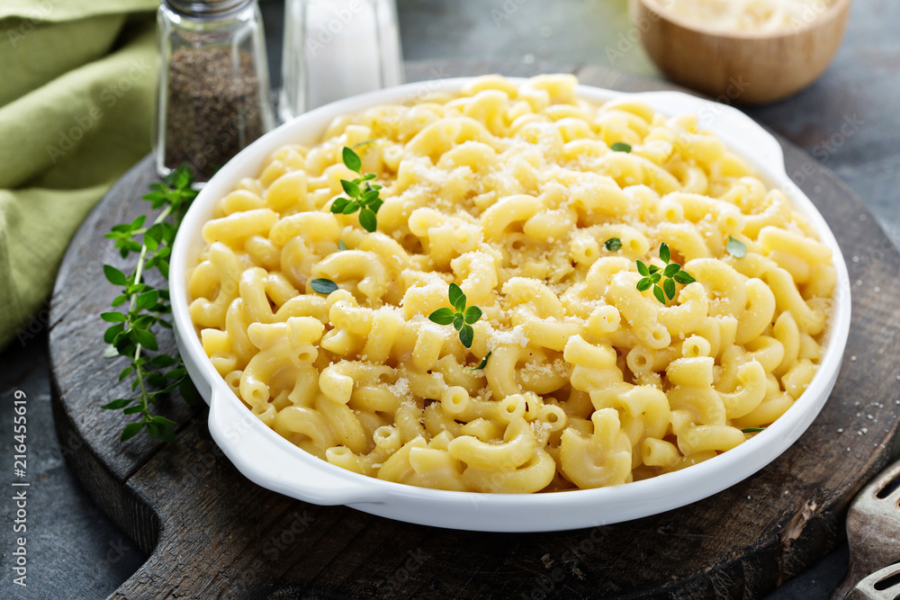 Macaroni and cheese on a white plate Macaroni and cheese on a white plate