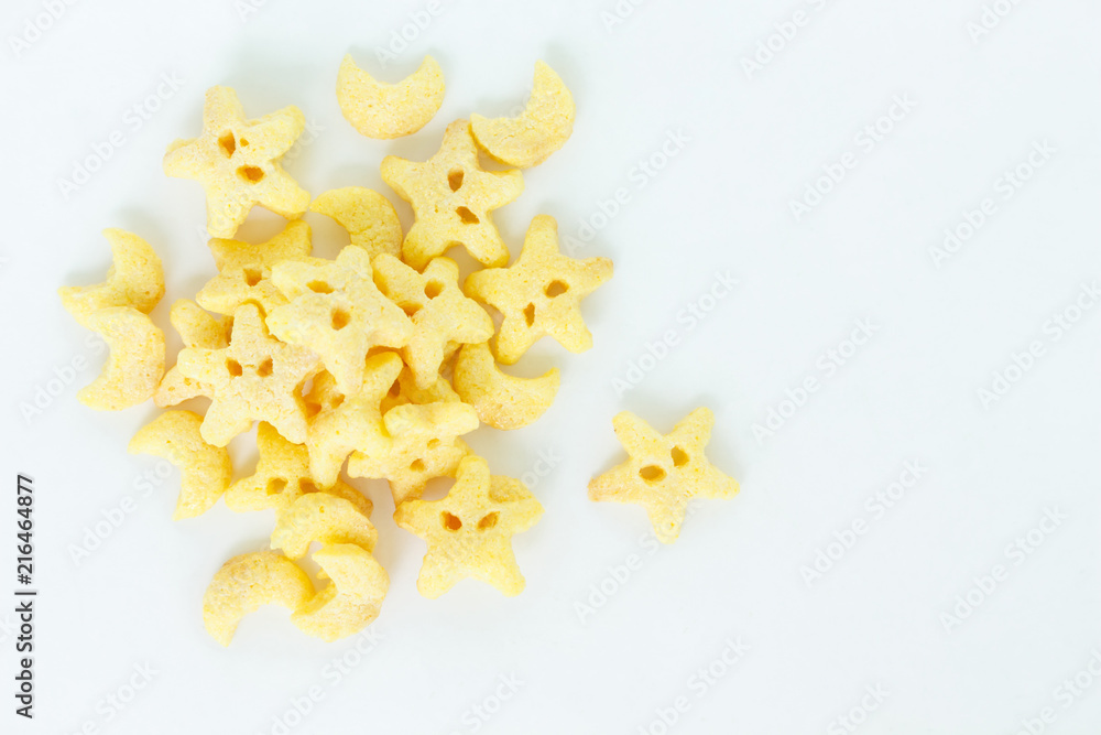 Obraz premium corn flakes top view on white background.