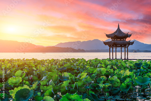 Fototapeta Naklejka Na Ścianę i Meble -  Hangzhou west lake jixian pavilion at sunset