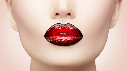 Canvas schilderij Fashion lippen Zwart rode gradient lippenstift close-up  © Subbotina Anna