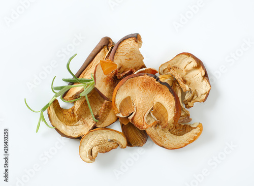 handful of dried mushrooms