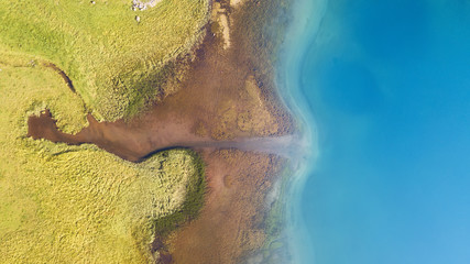 Fototapete Luftbild Schweizer Seenlandschaft von oben  © biletskiyevgeniy