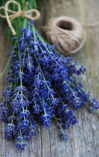Fototapeta Naklejka Na Ścianę i Meble -  fresh lavender flowers and rope spool