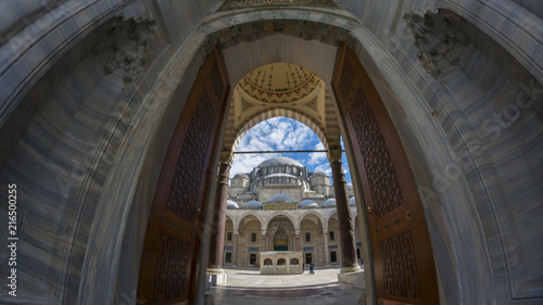 Entrance to courtyard of Suleymaniye  Suleumaniye camii  mosque in Istanbul.